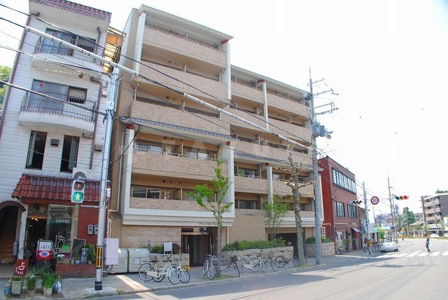 プレサンス京大東の建物外観