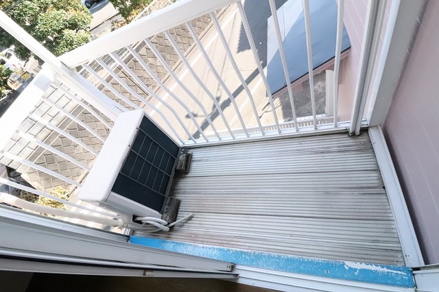 バルコニー　バルコニーがあるので洗濯物を太陽の下で干すことができます♪