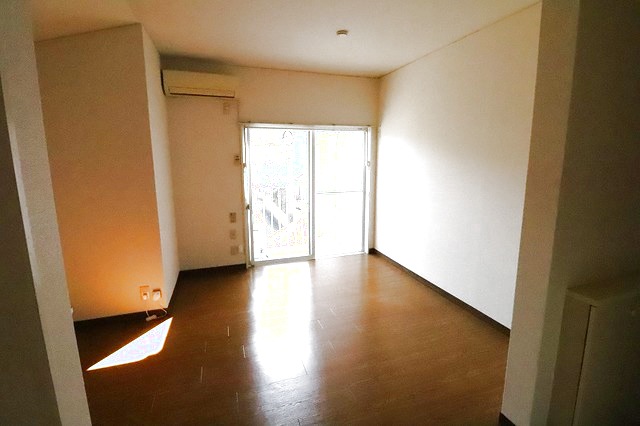 居室・リビング　南向きで明るいお部屋です☆