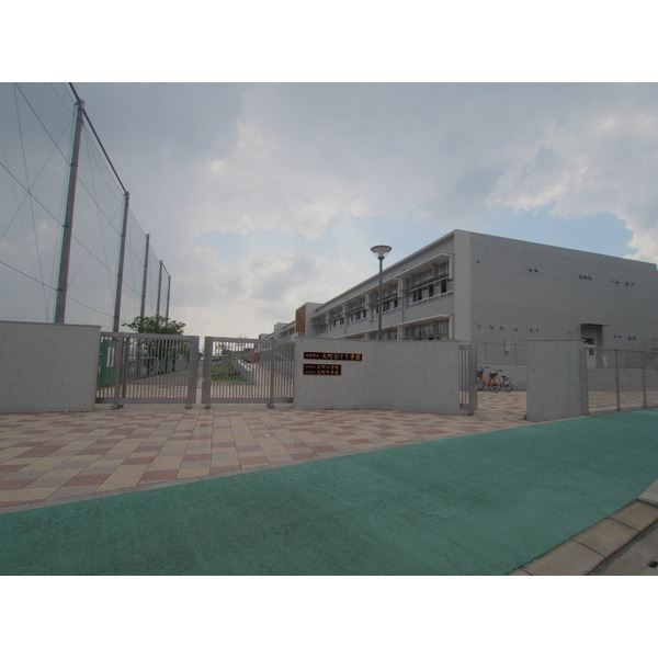 小学校　大町町立小中一貫校大町ひじり学園小学部（小学校）まで636m