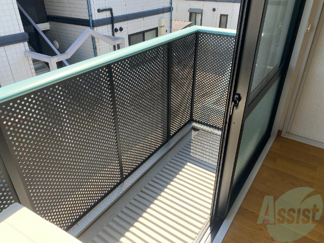 バルコニー　バルコニーも、日当たり良く、広くて使いやすそうです