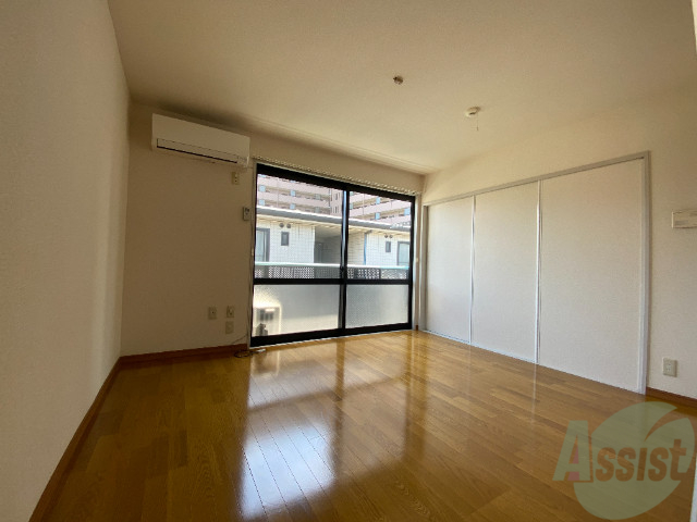 居室・リビング　日当りの良い、広めのお部屋となっております