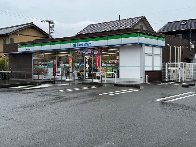 コンビニ　ファミリーマート　大覚寺店（コンビニ）まで145m