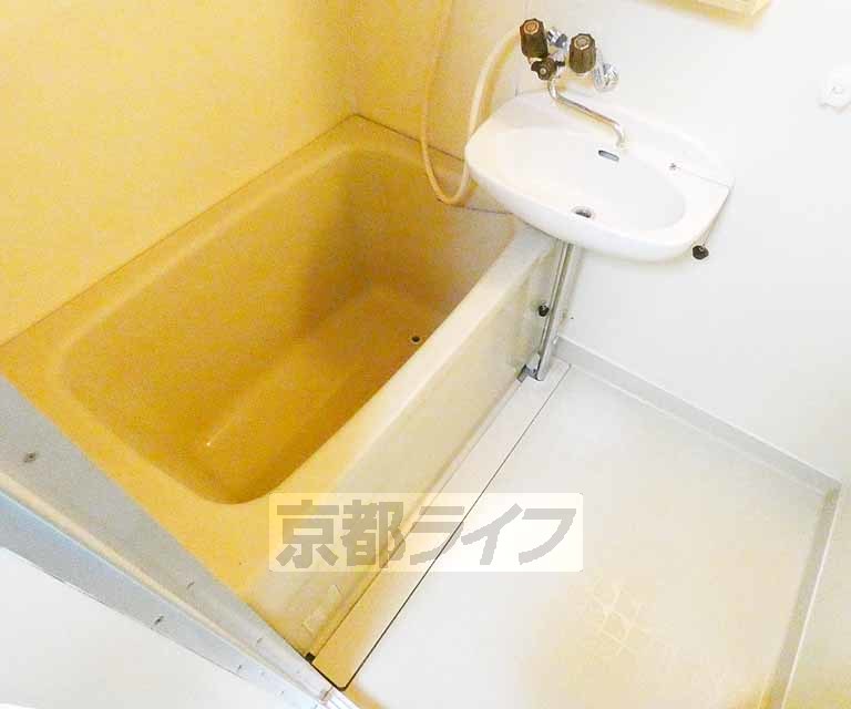 バス・シャワールーム　広さ充分な浴槽