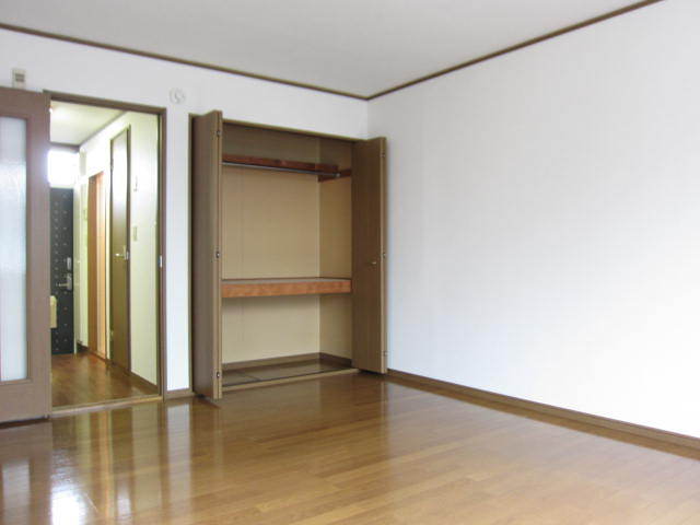 その他部屋・スペース　二面採光の洋室１０帖