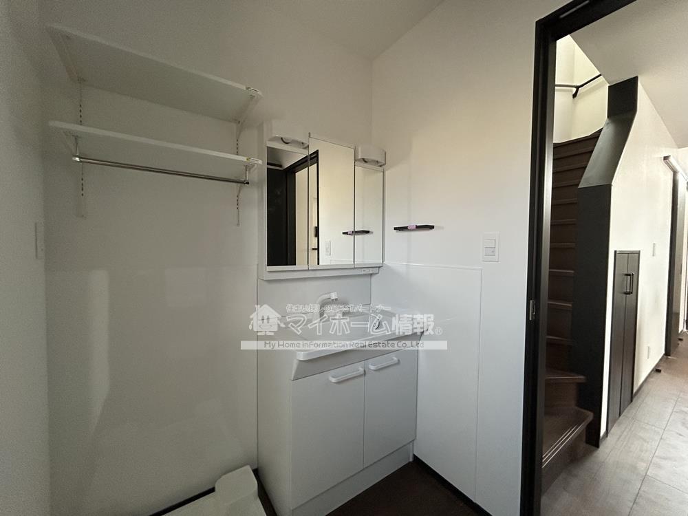 洗面設備　※内観写真はK号を引用しており、内装が異なる場合がございます