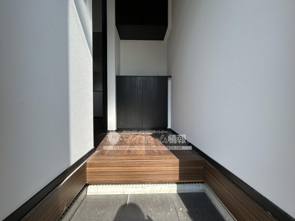 玄関　※内観写真はK号を引用しており、内装が異なる場合がございます