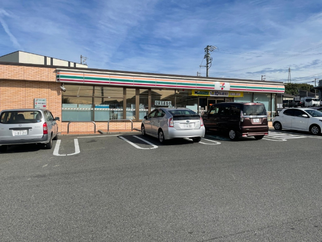 コンビニ　セブンイレブン桑名城山台店（コンビニ）まで698m