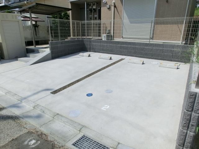 駐車場　敷地内駐車場