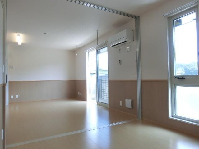 その他部屋・スペース　エアコン　室内物干し付き