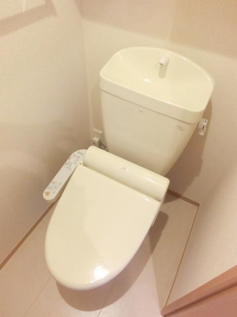 トイレ　洗浄機能付き便座