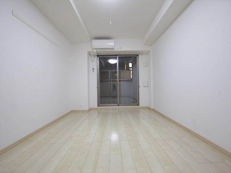 バルコニー　洋室8.7帖　エアコン完備　南面バルコニー