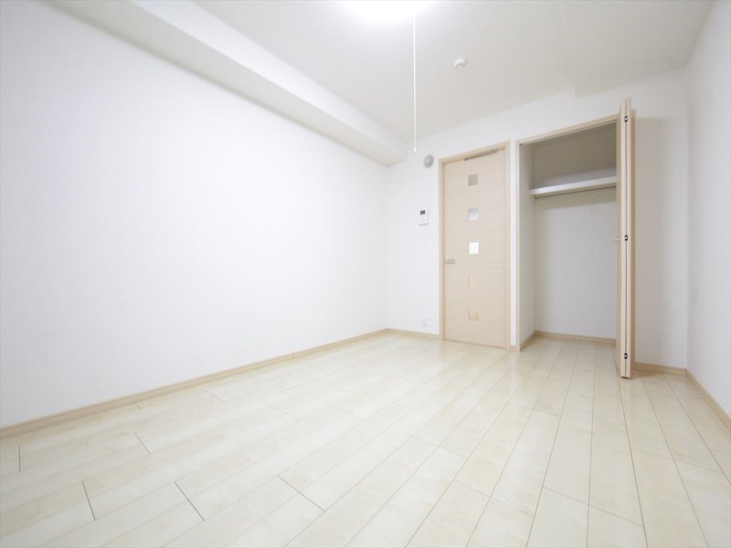 居室・リビング　洋室8.7帖　ウォークインクローゼット付（収納充実してます）