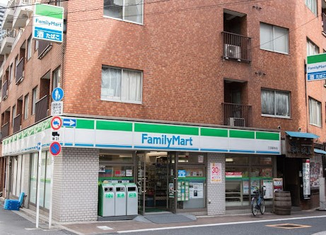 コンビニ　ファミリーマート三田駅前店（コンビニ）まで203m