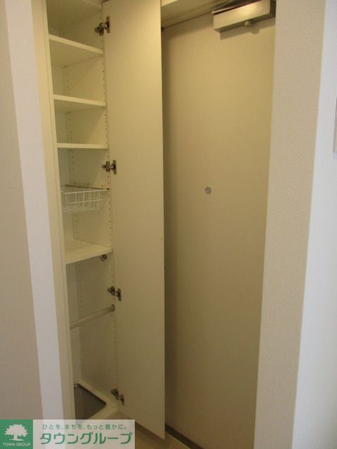 玄関　Ｂタイプ2016年6月撮影 同タイプ502号室の写真です。