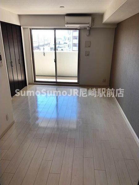 居室・リビング　こちらの居間で趣味の時間をお楽しみください