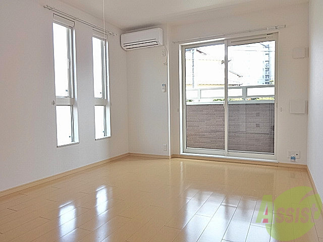 その他部屋・スペース　広々とした日当たりの良いリビングで、お昼寝したいな♪