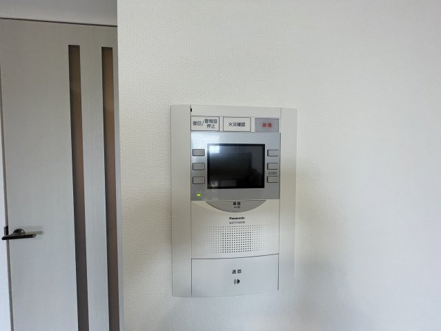 セキュリティ　モニター付きインターホンで安心です。