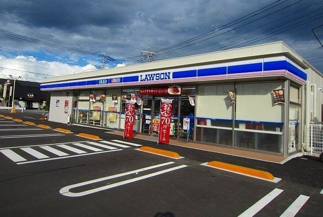 コンビニ　ローソン みどり阿左美沼東店（コンビニ）まで300m