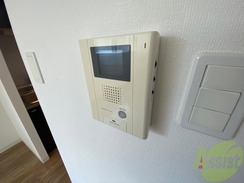 セキュリティ　横長の窓です。明るい日差しが沢山入りそうですね！