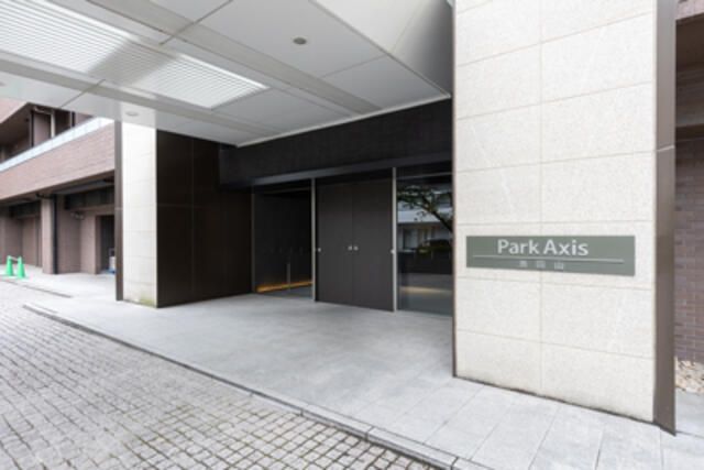 エントランス　落ち着いたエントランスです