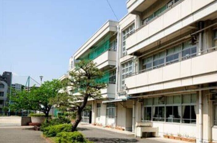 中学校　横浜市立岡野中学校（中学校）まで784m