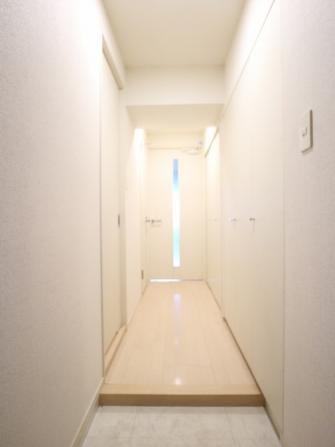 玄関　※同物件別部屋参考画像