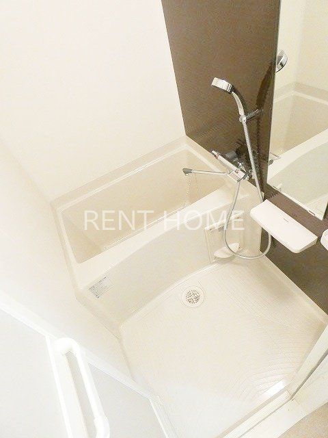 バス・シャワールーム　浴室乾燥機付きです