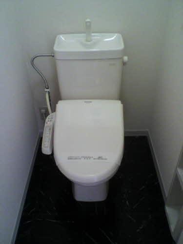 トイレ　温水洗浄便座