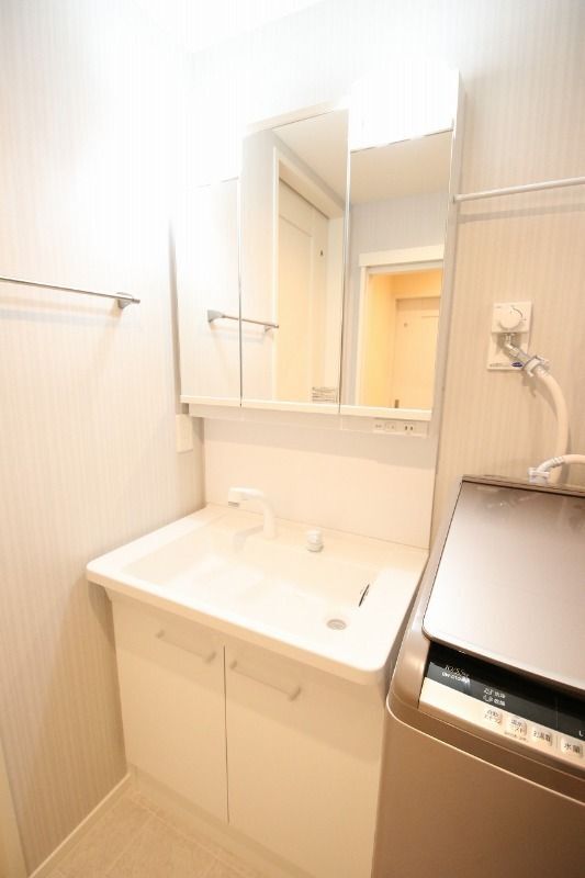 洗面設備　家具撤去済