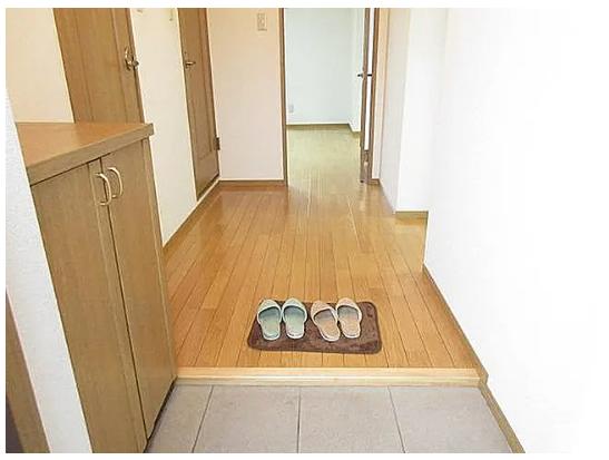 玄関　玄関も広々