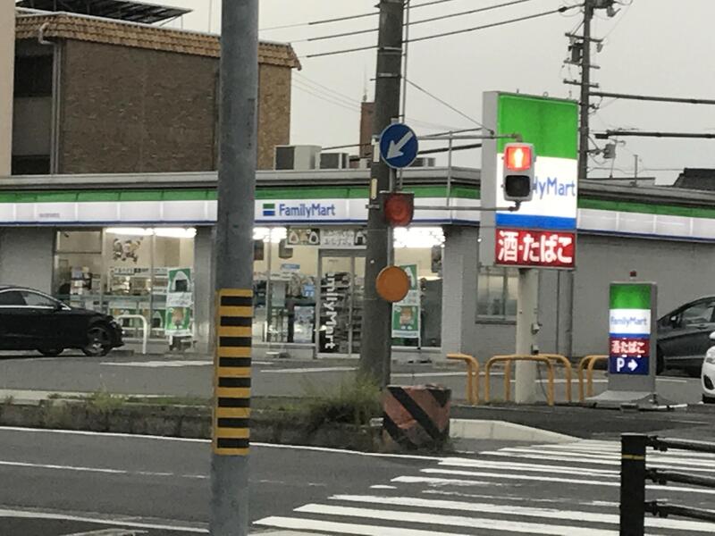 コンビニ　ファミリーマート中川好本町店（コンビニ）まで333m
