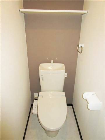 トイレ　温水洗浄便座完備です