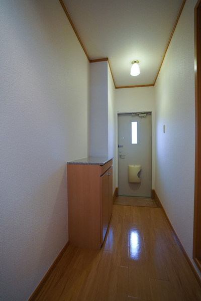 玄関　同じ建物の別のお部屋