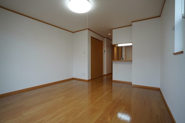 居室・リビング　同じ建物の別のお部屋