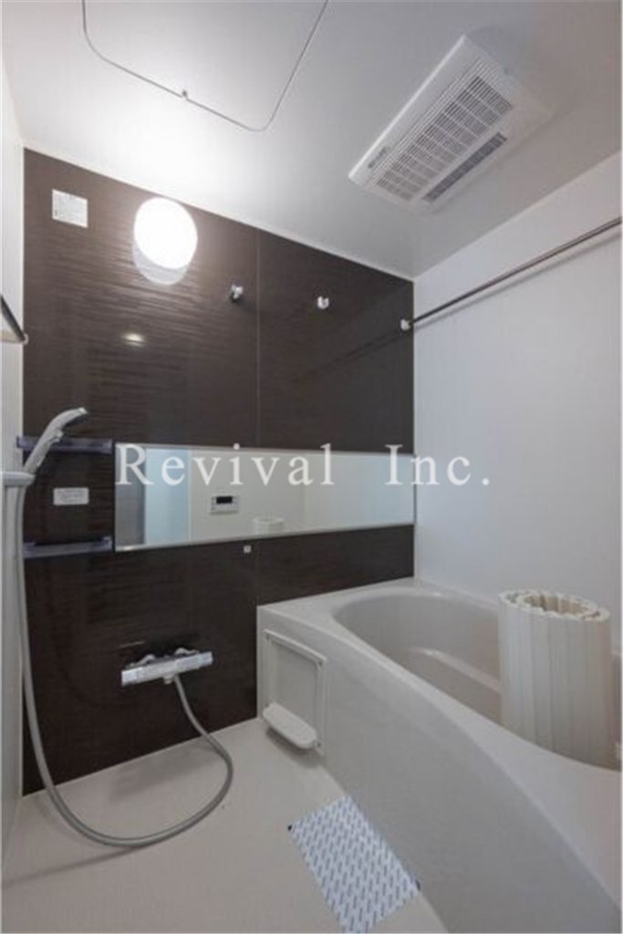 バス・シャワールーム　追い焚き・浴室乾燥完備でございます