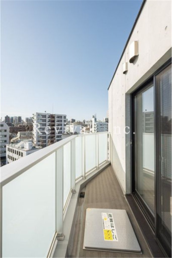 バルコニー　明るいバルコニーでございます