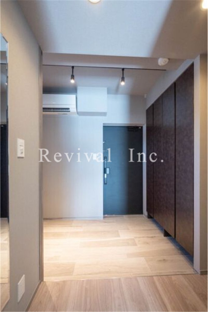 玄関　ゆったりとした玄関でございます