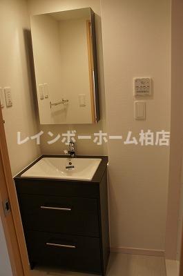 洗面設備　スペースが確保できる洗面所です