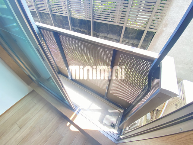 バルコニー　室内写真です。