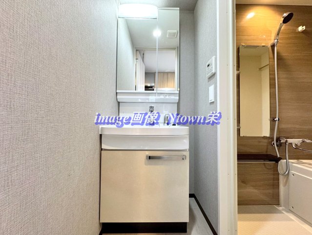 洗面設備　使いやすい独立洗面台です