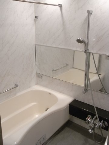 バス・シャワールーム　※別部屋の参考写真です。