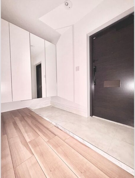 玄関　外観写真（昼）