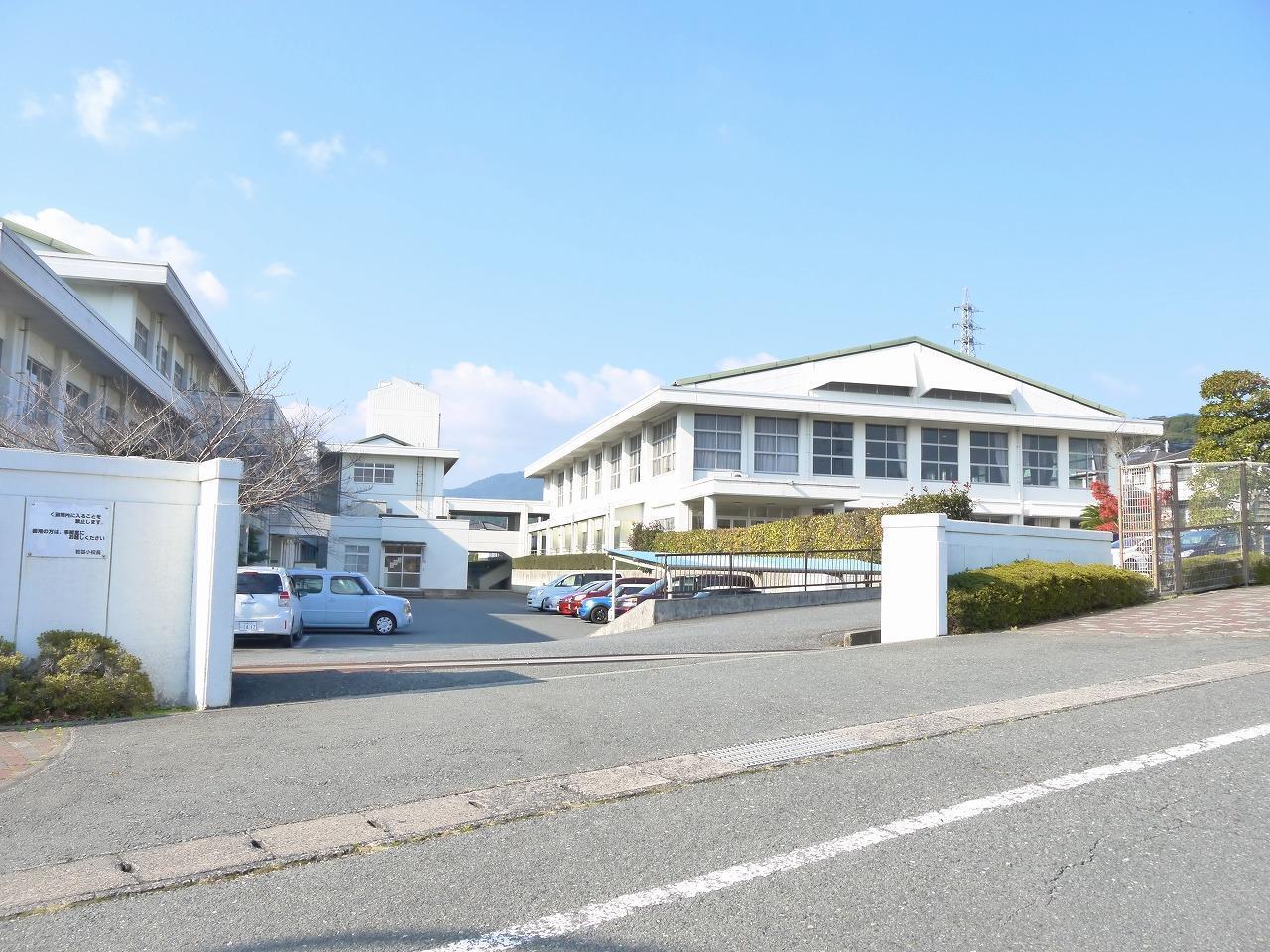 小学校　若基小学校（小学校）まで600m