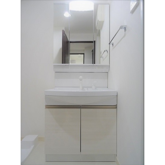 洗面設備　収納付き独立洗面