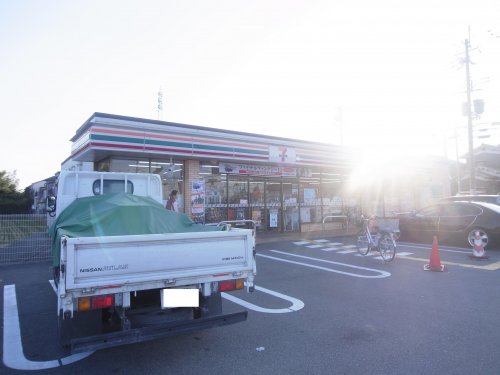 コンビニ　セブンイレブン 橿原豊田町店（コンビニ）まで563m