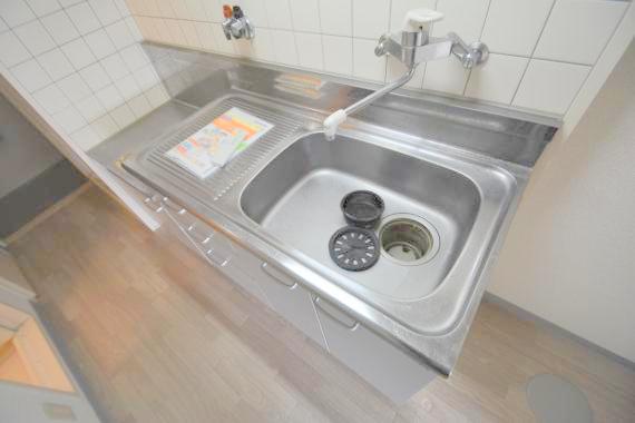 キッチン　あなたの好みに合わせたコンロを置いてくださいね。