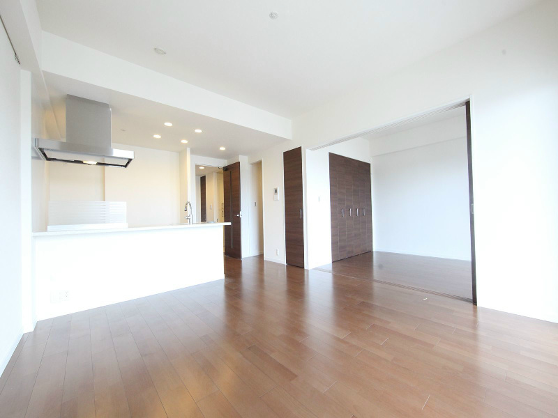 居室・リビング　ＬＤＫ14.3帖　洋室6帖とつなげても仕切っても使えます