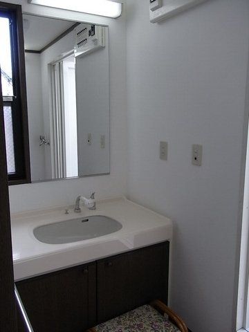 洗面設備　大型の独立洗面化粧台