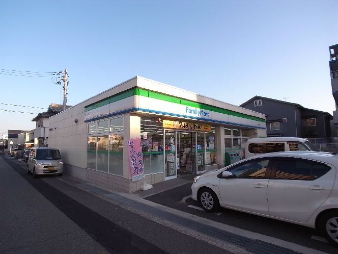 コンビニ　ファミリーマート 千鳥が丘店（コンビニ）まで404m